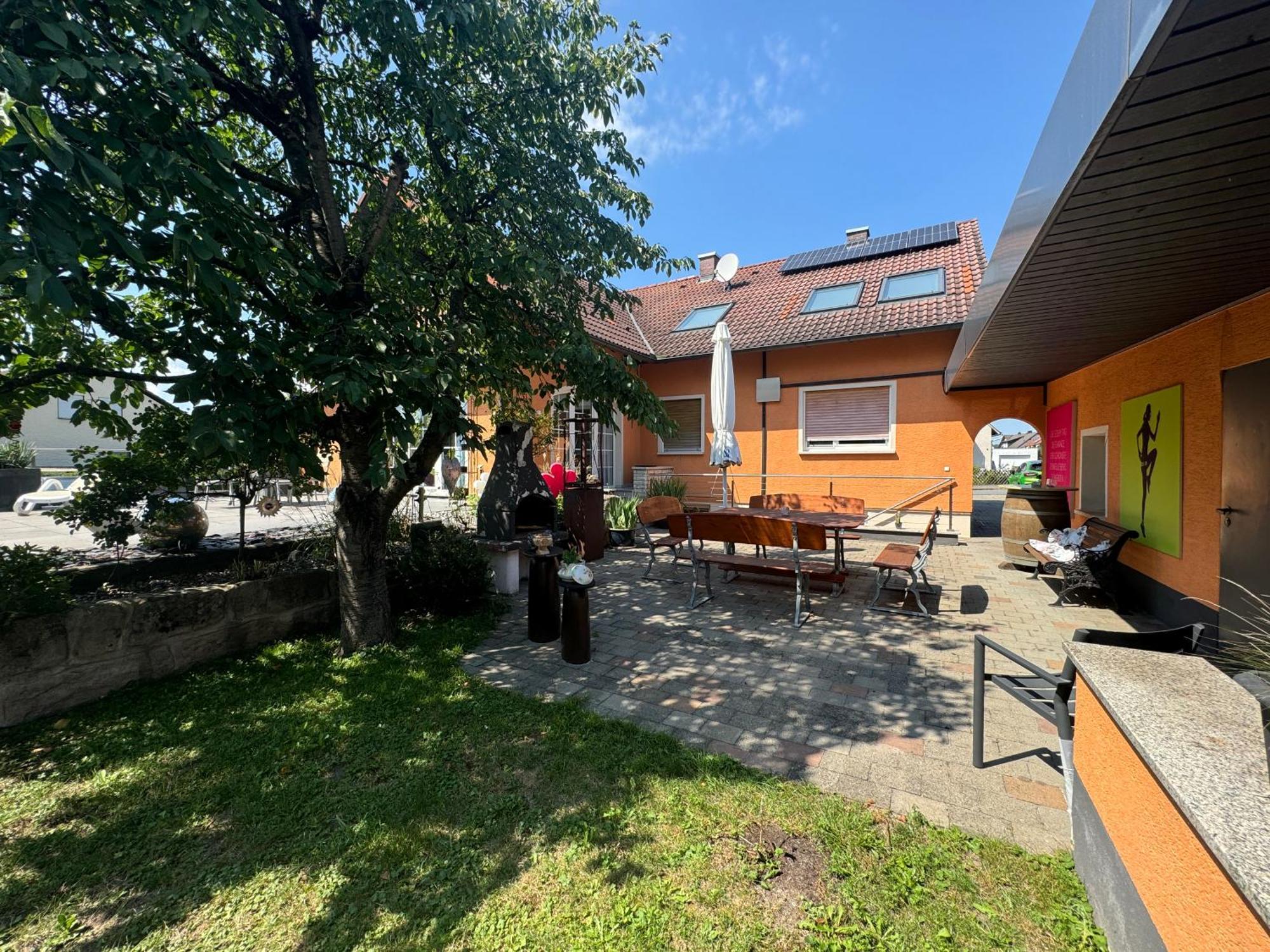 B&B'S Im Aischgrund Adelsdorf Exterior photo