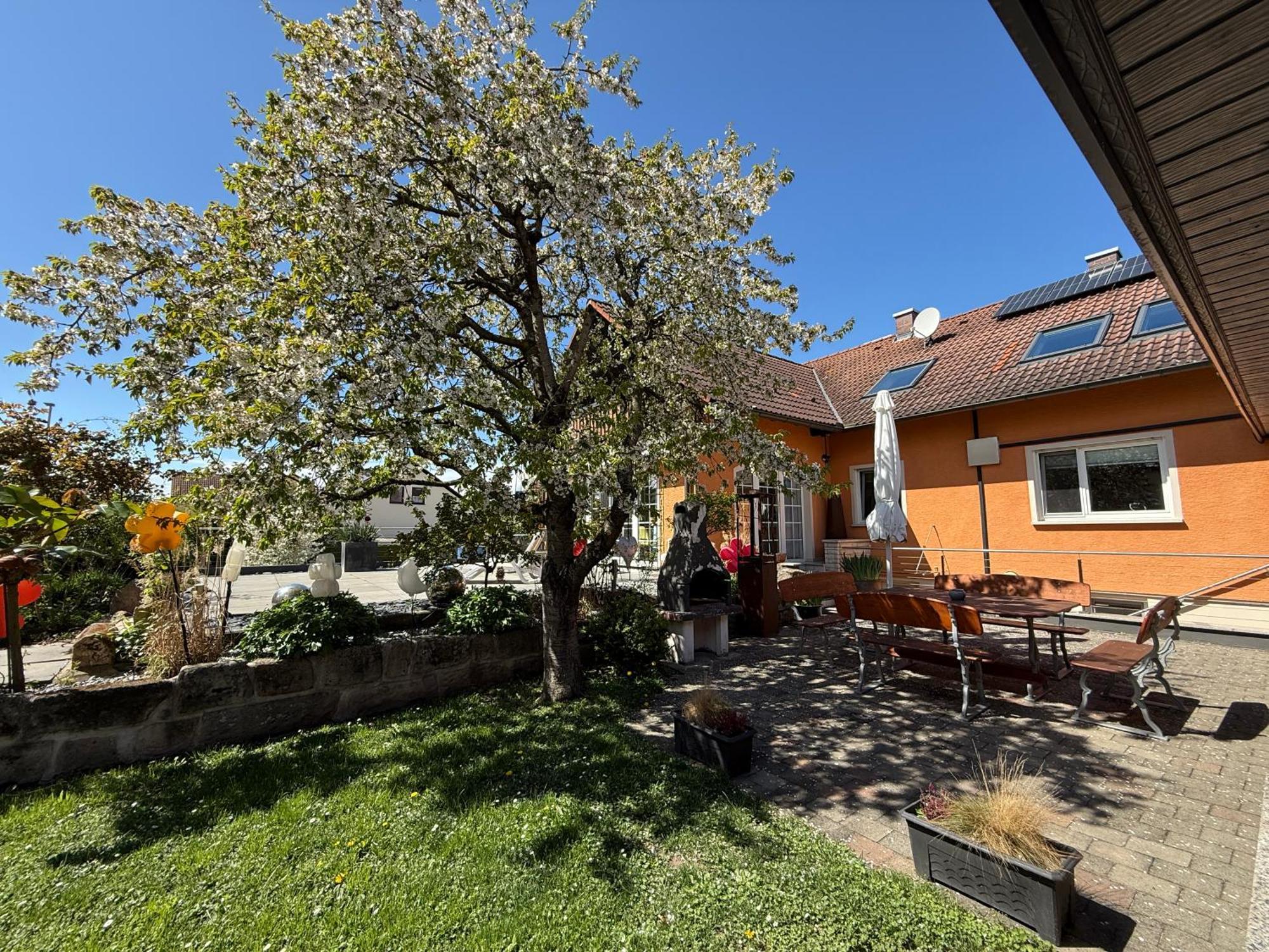 B&B'S Im Aischgrund Adelsdorf Exterior photo